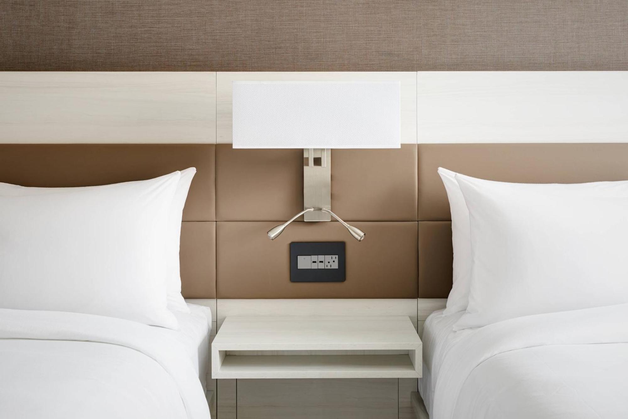 Hotel Ac By Marriott By The Galleria